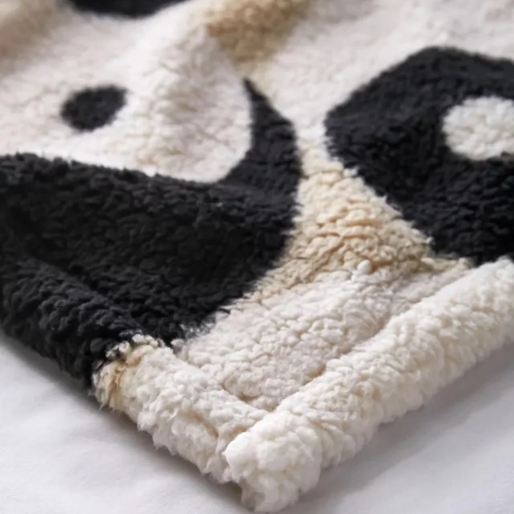 Urban Outfitters Yin Yang Fleece Throw Blanket - Picture 2 of 5